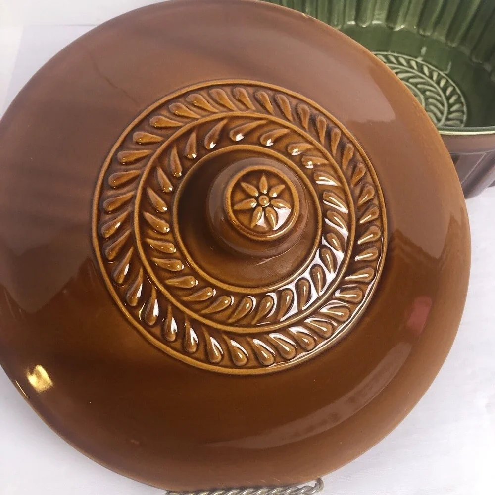 Savinio Designs Covered Casserole Dish Stoneware Handle Lid Brown Green 9